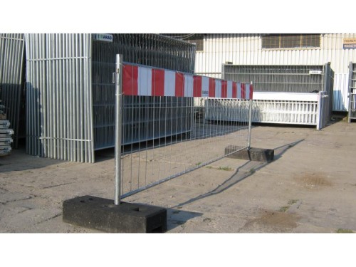 ogrodzenie-azurowe-a100-z-pasem-ostrzegawczym.jpg